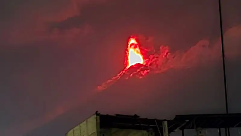 Fuego Yanardağı’ndan Gelen Tehlike: 30 Bin Kişi Tahliye Ediliyor!