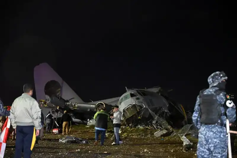 Bolivya'da Gizemli Askeri Uçak Kazası: Para Taşıyan Uçak Düştü