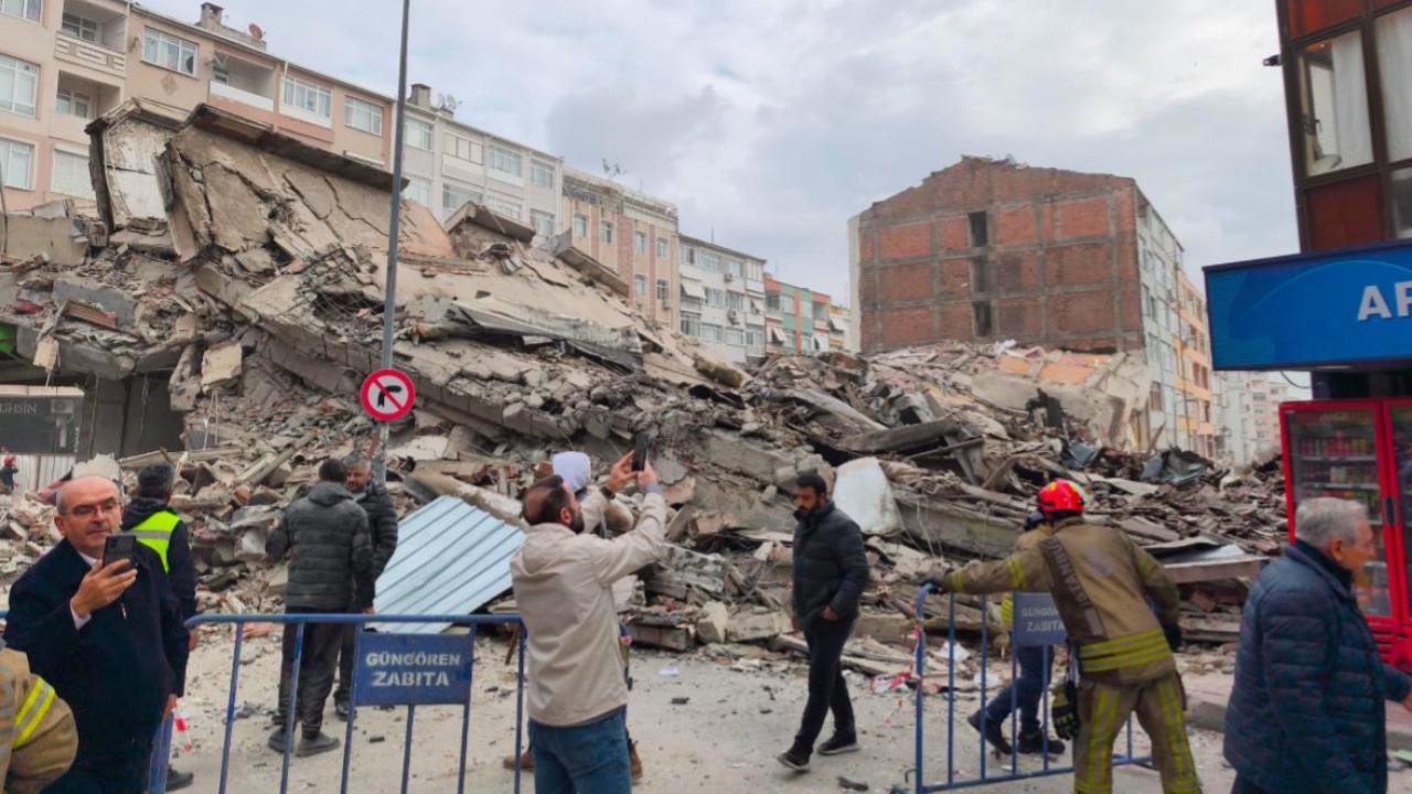 Güngören'de Bir Bina Çöktü