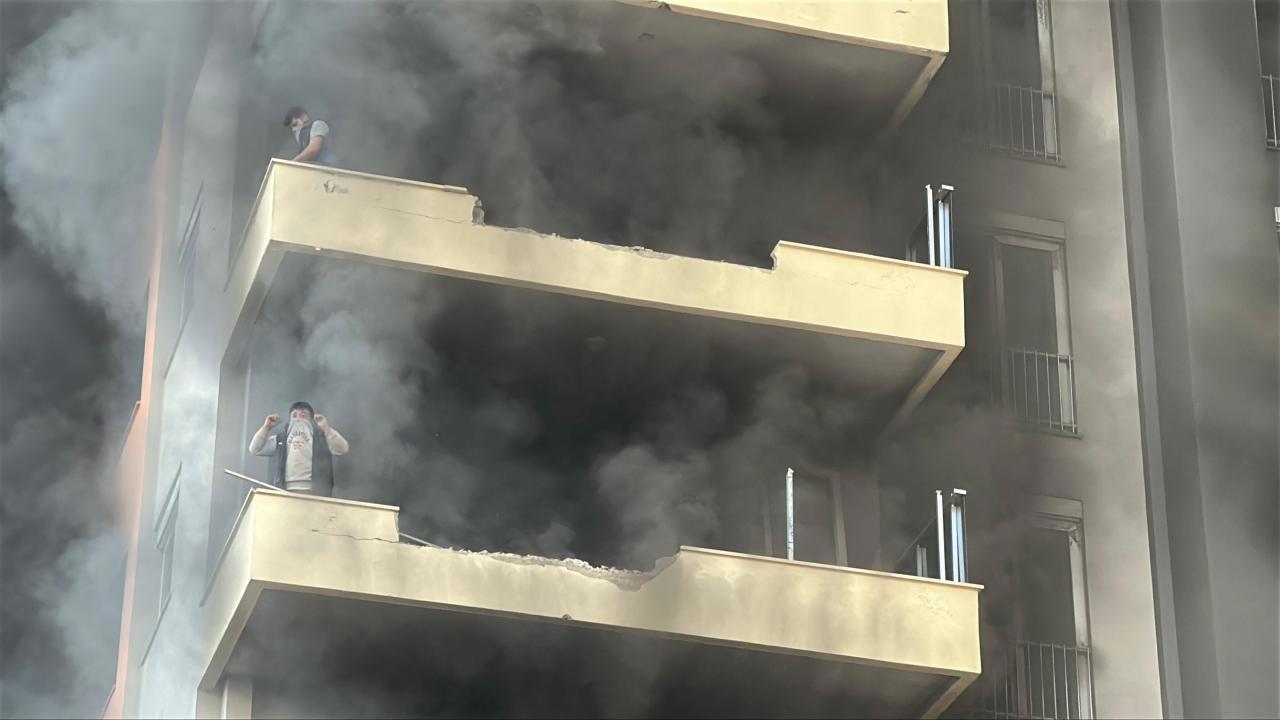 Antalya'da Oteli Tadilat Halindeyken Yangın Çıktı