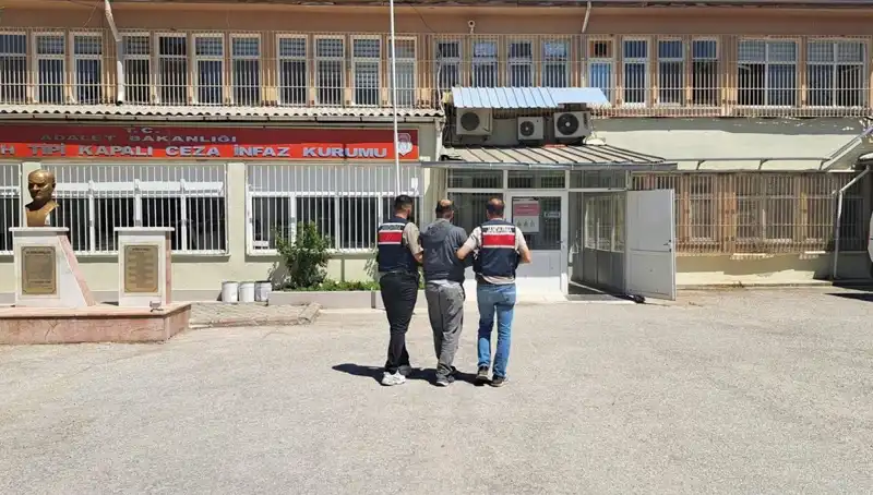 Kırmızı Bültenle Aranan Şüpheli Eskişehir'de Gizlice Yakalandı!