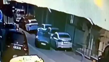 Esenyurt’ta Park Halindeki Araçlara Çarpan Sürücü Kaçtı, Olayın Ardındaki Gizem Ne?