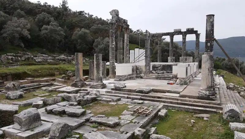 Zeus Tapınağı'ndaki Restorasyon Çalışmaları Yeniden Başladı: Tarih Yolculuğu