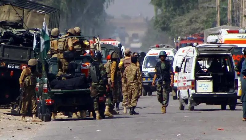 Pakistan'da Camiye Yapılan Bombalı Saldırı: Olup Biteni Öğrenin
