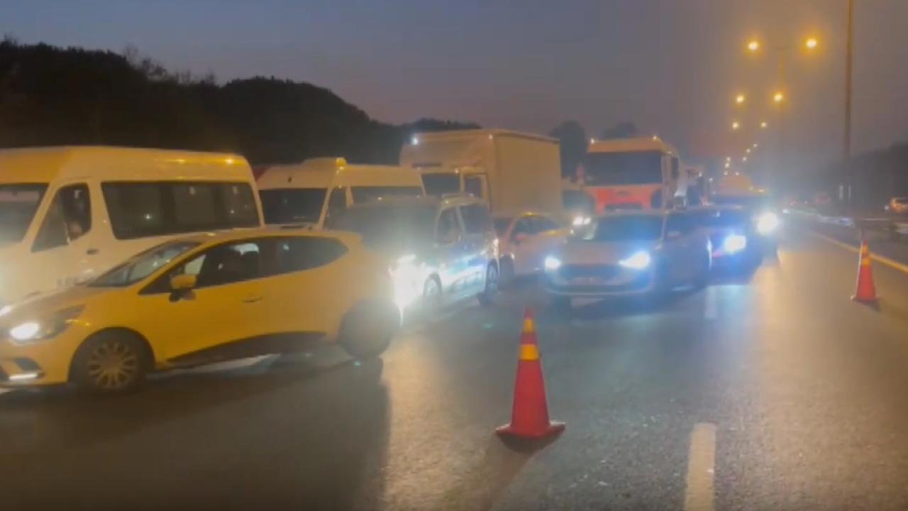 İstanbul TEM Otoyolu'nda Tanker Kamyon Kaza Yaptı