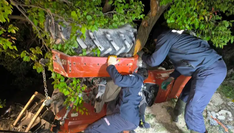 Kontrolden Çıkan Traktör Devrildi: Sürücü Kaza Nedeniyle Hayatını Kaybetti