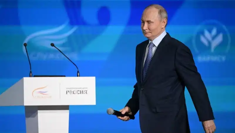 Rusya'da "Yabancı Ajan" Yasası: Putin'in Yeni Kararı Neleri Değiştirecek?