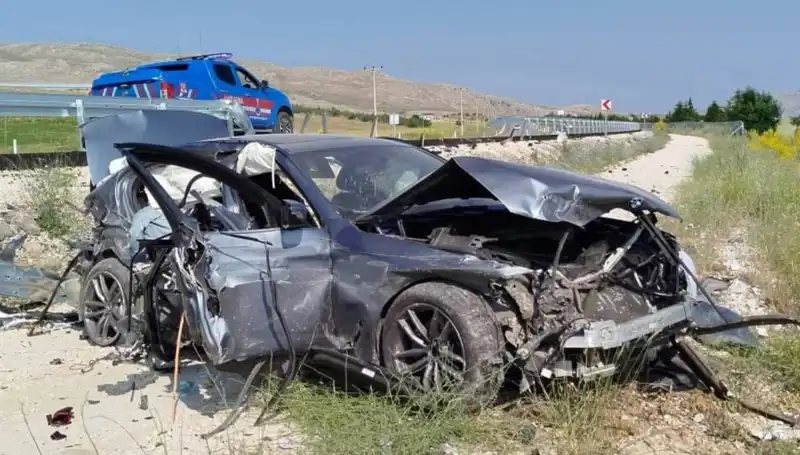 Sivas'ta İki Ayrı Trafik Kazasında 9 Kişi Yaralandı! Neler Oldu?