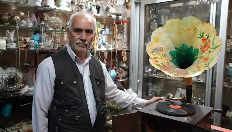 44 Yıllık Antikacı, Asırlık Gramofonlarıyla Geçmişe Yolculuk Yapıyor