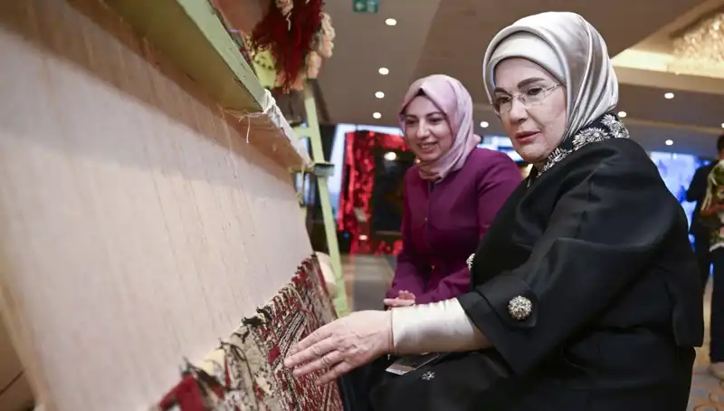 Emine Erdoğan’ın Özel Halısı Açık Artırmada Satıldı: Geliri Depremzede Kadınlara