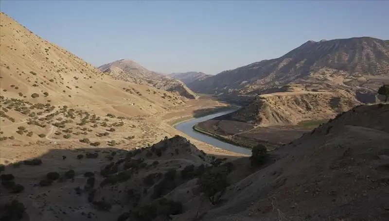 Tahran'da Su Azlığı Krizi: Tüketimi Yüzde 20 Düşürme Zorunluluğu!