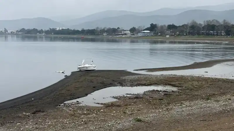 İznik Gölü’ndeki Kuraklık: Yağışlara Rağmen Çekilme Devam Ediyor!