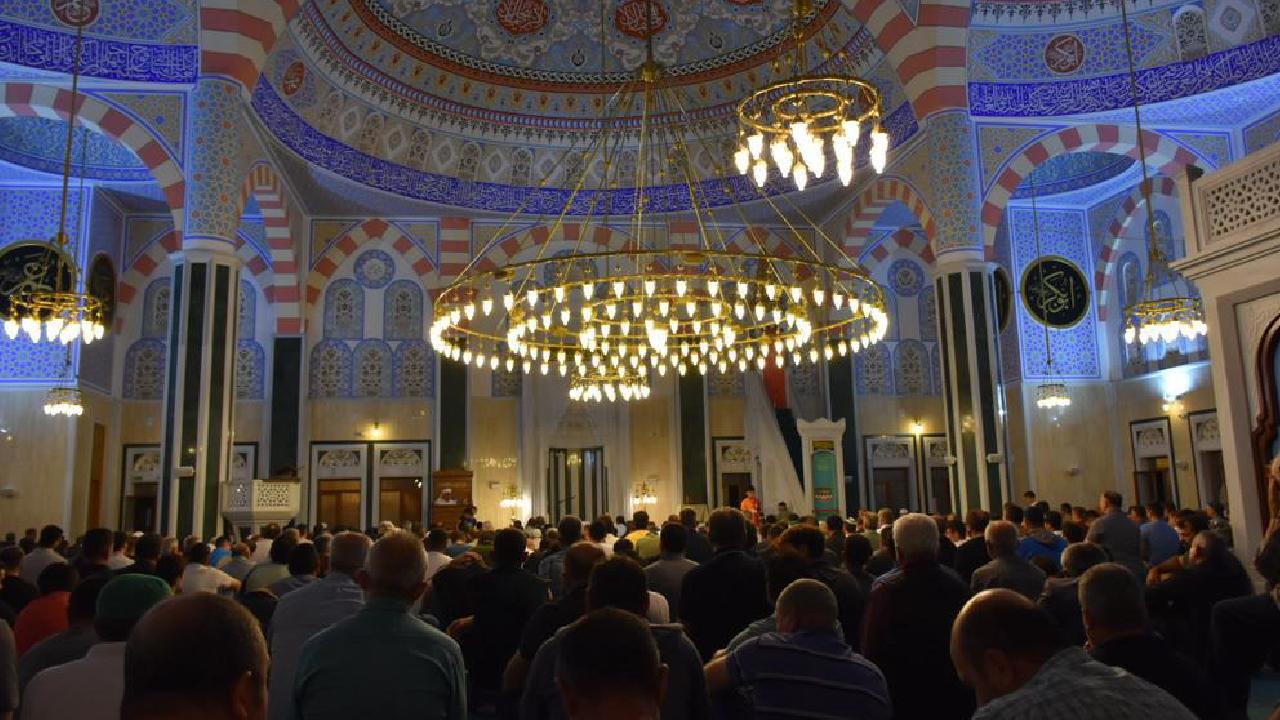 Regaib Kandili'nde İbadet ve Dualar Artacak