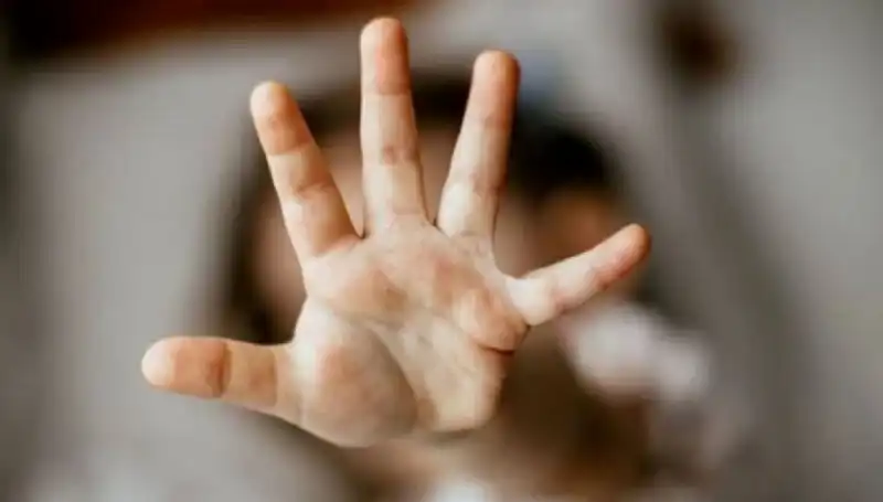 Uygunsuz Görüntü Paylaşan Şüpheli Gözaltına Alındı: Çocuk Güvenliği Tehlikede mi?