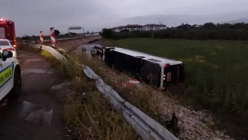 Manisa'da Yolcu Otobüsü Kazası: Yaralıların Durumu ve Olayın Ayrıntıları