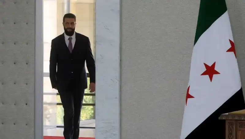 Paris'te Şara-Macron Zirvesi: Fransa'dan Yeni Suriye İçin Stratejik Destek
