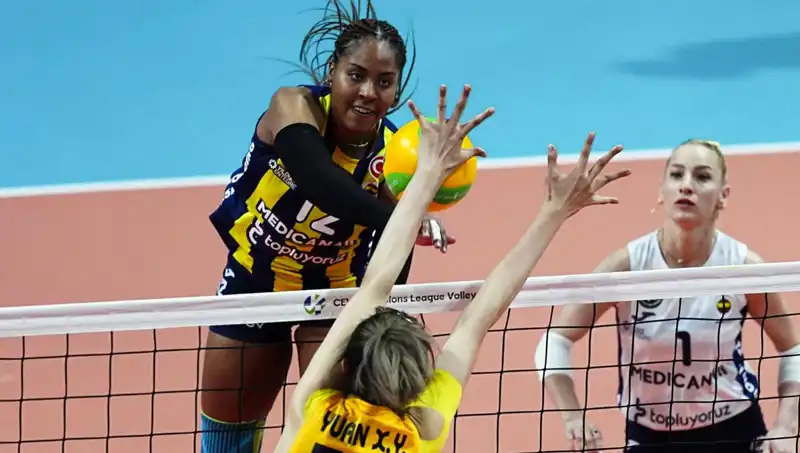Avrupa'da Türk Derbisinde Fırtına Gibi: Fenerbahçe, VakıfBank'ı 3-0 Yenerek Göz Doldurdu
