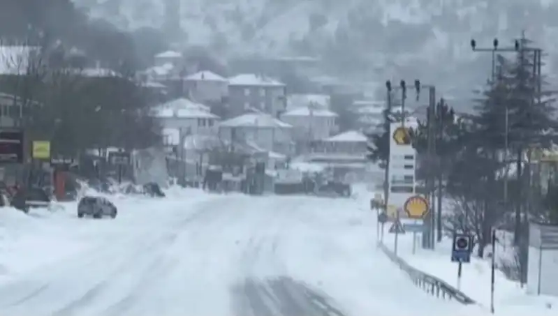 Sertavul Geçidi'nde Kar ve Tipi Ulaşımı Engelledi: Detaylar Burada!