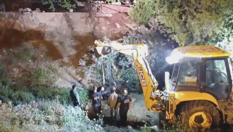 Hatay'da Mahsur Kalan İneğe Kurtarma Operasyonu Gerçekleşti