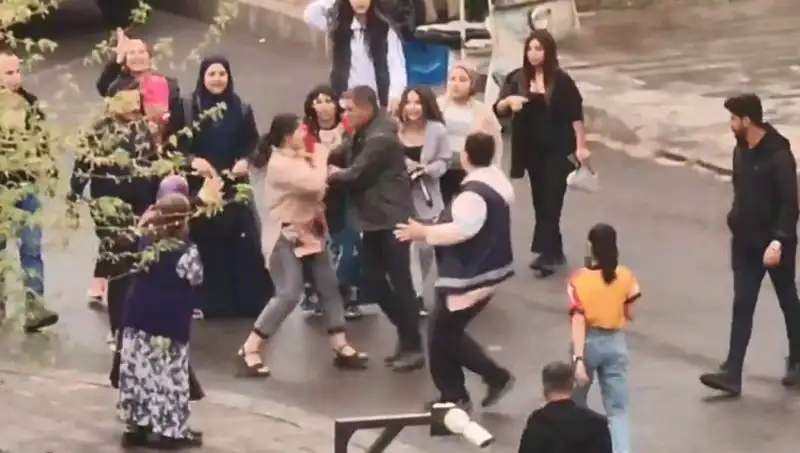 Adliye Önünde Tekmeli Yumruklu Kavga: Gerilim Anlarının Ardındaki Olay Ne?