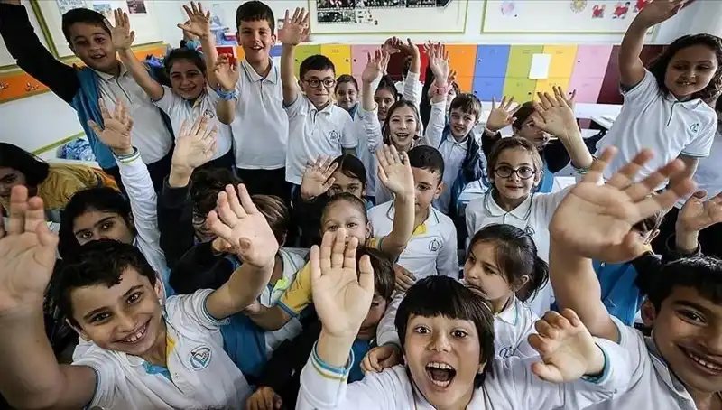 9 Günlük Tatil Bitti, Okullarda Yeni Dönem Heyecanı Başlıyor!