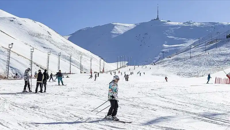 Palandöken'de Kayak Sezonu Başladı: Kar Kalınlığı Rekor Kırıyor