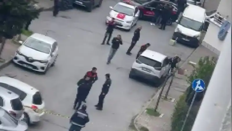 Yolda Yürüyen Genç, Kurşun Yağmuruna Maruz Kaldı