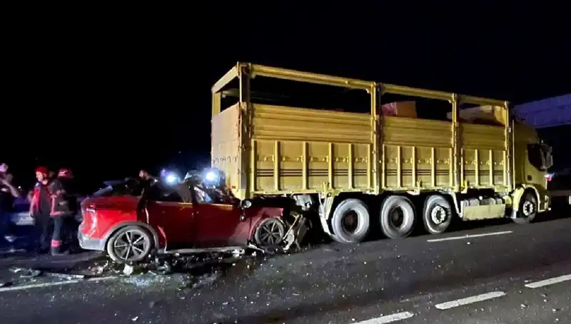 Kamyona Yüksek Hızla Çarpan Araçta Acı Kaybı: Sürücü Hayatını Kaybetti