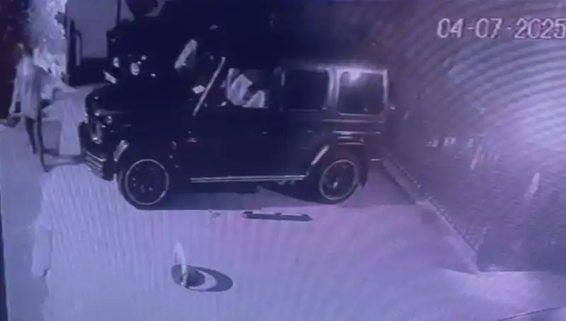 Sarıyer'de Şok Gelişme: 30 Milyonluk Cipler İtfaiye Ekipleriyle Yangınla Mücadele Edildi!