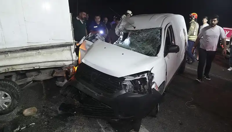 İstanbul’da Feci Kaza: Üç Kişi Yaralandı, Olay Yerinden Detaylar