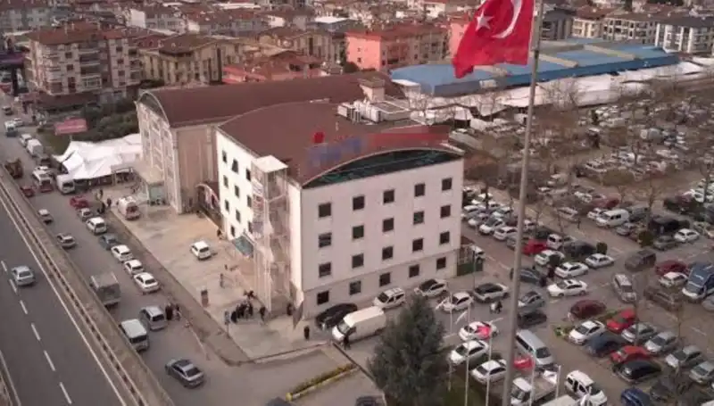 Özel Hastane Deprem Mühürü Aldı: Perde Betonları Kesildi mi?