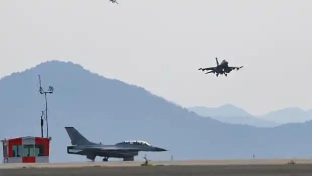 Güney Kore'de Askeri Tatbikat Kaos Yarattı: Savaş Uçağı Köyü Bombaladı
