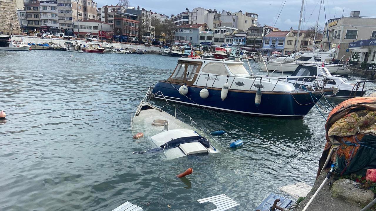 Çanakkale'de Kuvvetli Yağış: 8 Metrelik Tekne Battı