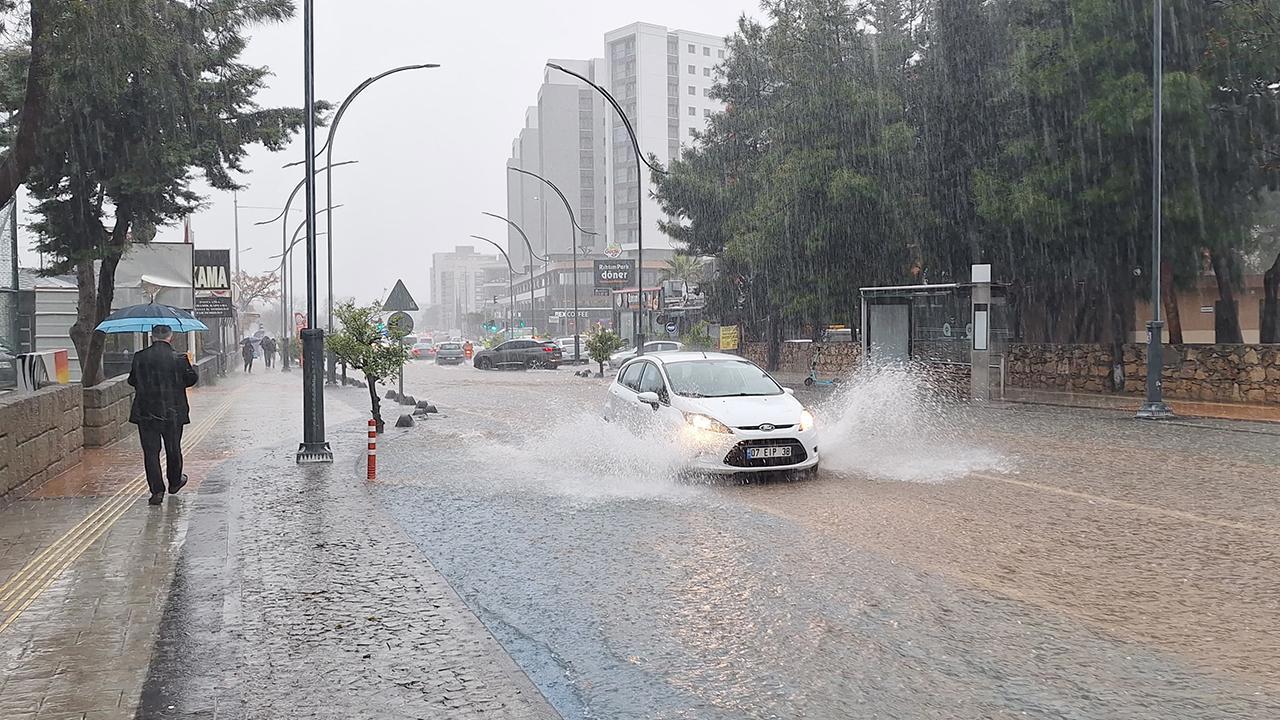 Meteoroloji 17 İli Uyardı - Turuncu ve Sarı Kodlar Devrede