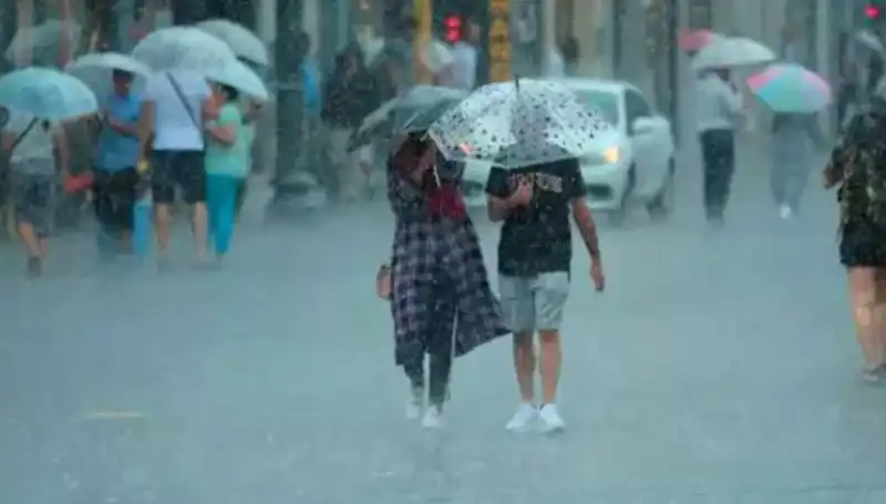 Meteoroloji Uyardı: İstanbul'da Sağanak, Yangın Bölgesinde Kuvvetli Rüzgar Tehlikesi
