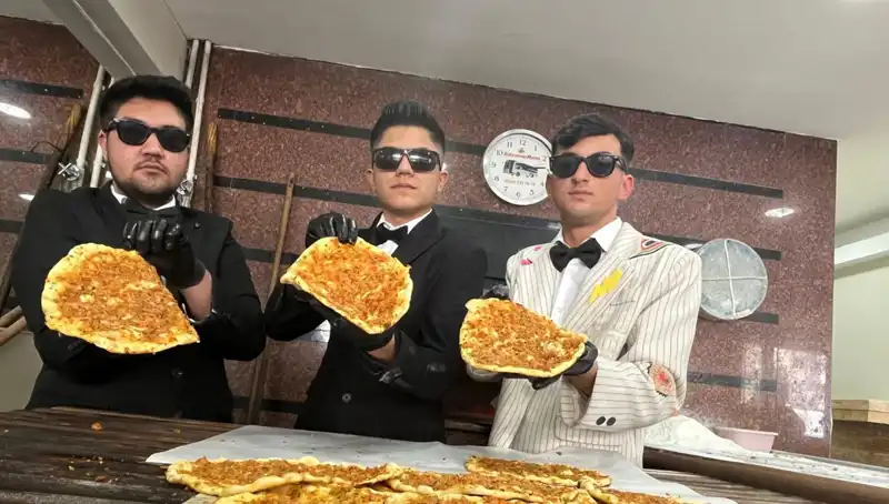 Takım Elbiseli Fırıncılar: Geleneksel Ekmekçilikte Şıklığın Yeni Yüzü