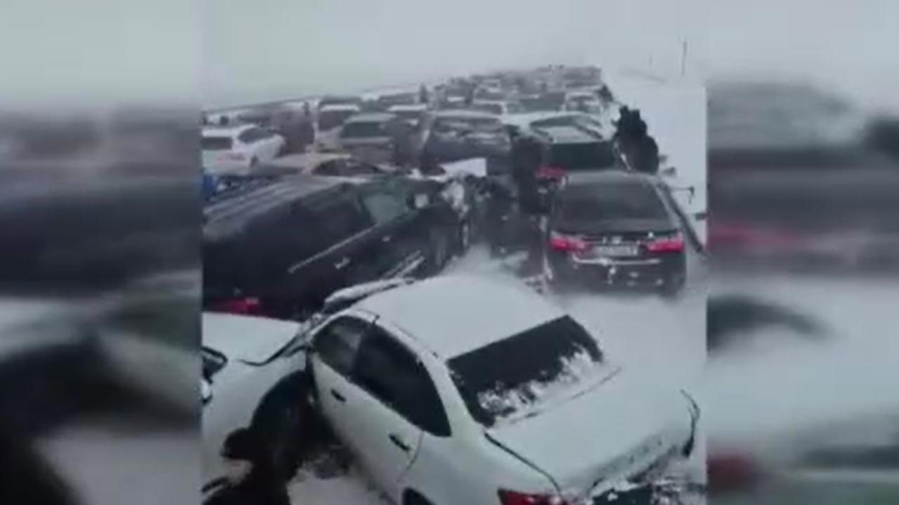 Kazakistan'da dev trafik kazası: 95 araç birbirine girdi!