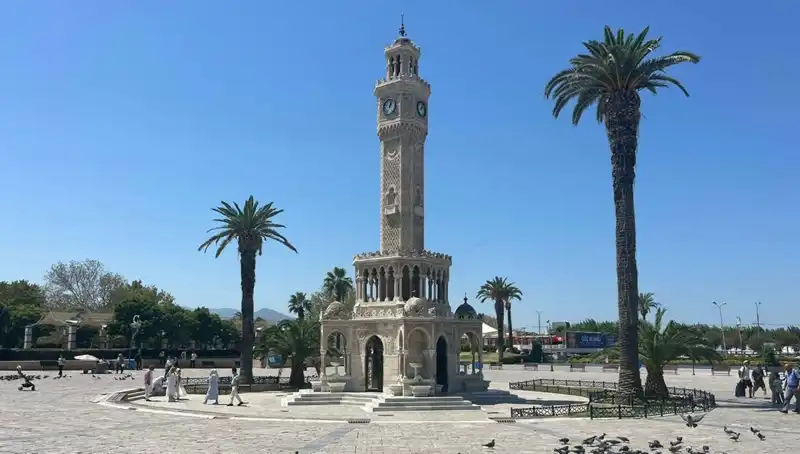 İzmir'de Sıcak Hava Korkutuyor: Sıcaklıklar Rekor Kırıyor!