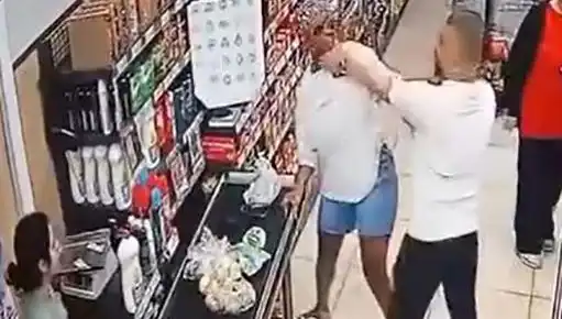 Markette Kasa Sırasında Yaşanan Şok Olay: Çocuğunun Gözleri Önünde Kadına Saldırı