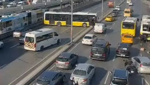 İstanbul'daki İETT Otobüsü Kazası: Trafik Felç Oldu!
