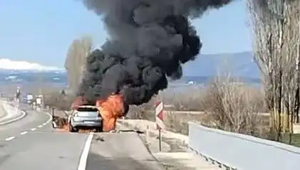 Kütahya'da Otomobil Yangını: Seyir Halindeki Araç Kül Oldu