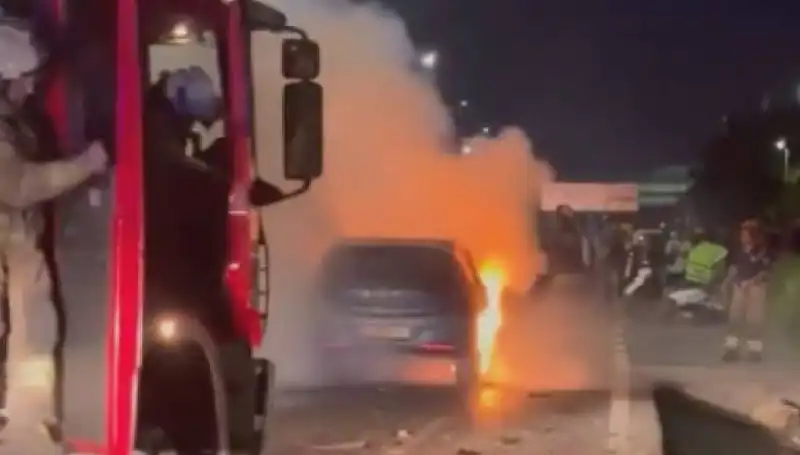 Otoyolda Bariyerlere Çarpan Araç Yangın Çıkardı! Detaylar Şok Edici