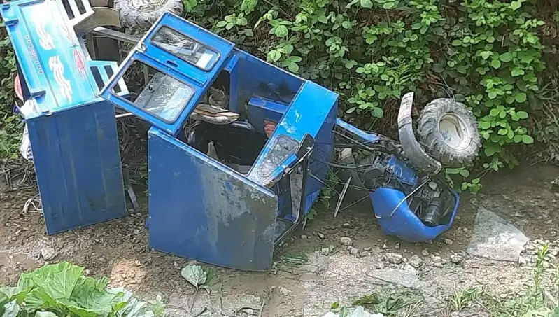 Kontrolden Çıkan Pat Pat Araç Dereye Devrildi: İki Kişi Yaralandı
