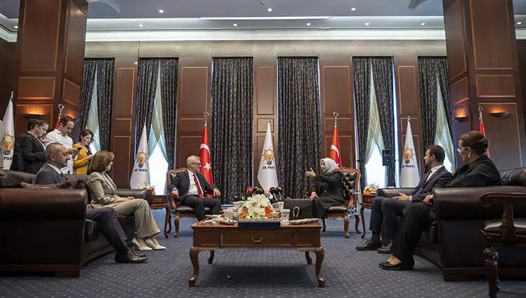 AK Parti Bayramlaşma Programında CHP'nin Yer Almaması Tartışma Yarattı