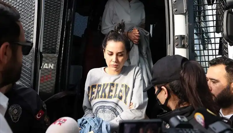 Dilan Polat'ın Instagram Hesabı Erişime Kapatıldı: Neler Oluyor?
