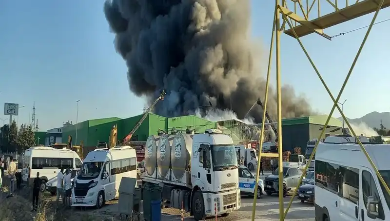 Gönen'de Fabrika Yangını: İşçi Kimlikleri ve Yangın Sebepleri Araştırılıyor