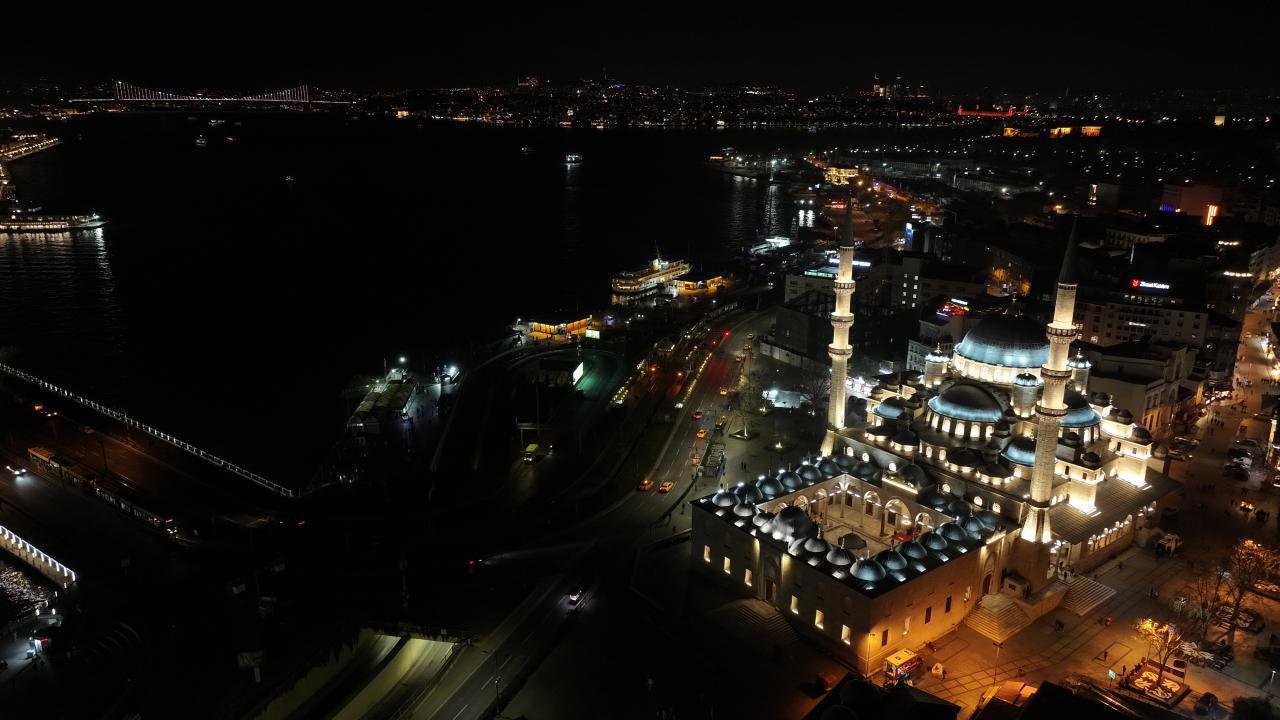 Müslümanlar Miraç Kandilini Coşkuyla Kutluyor