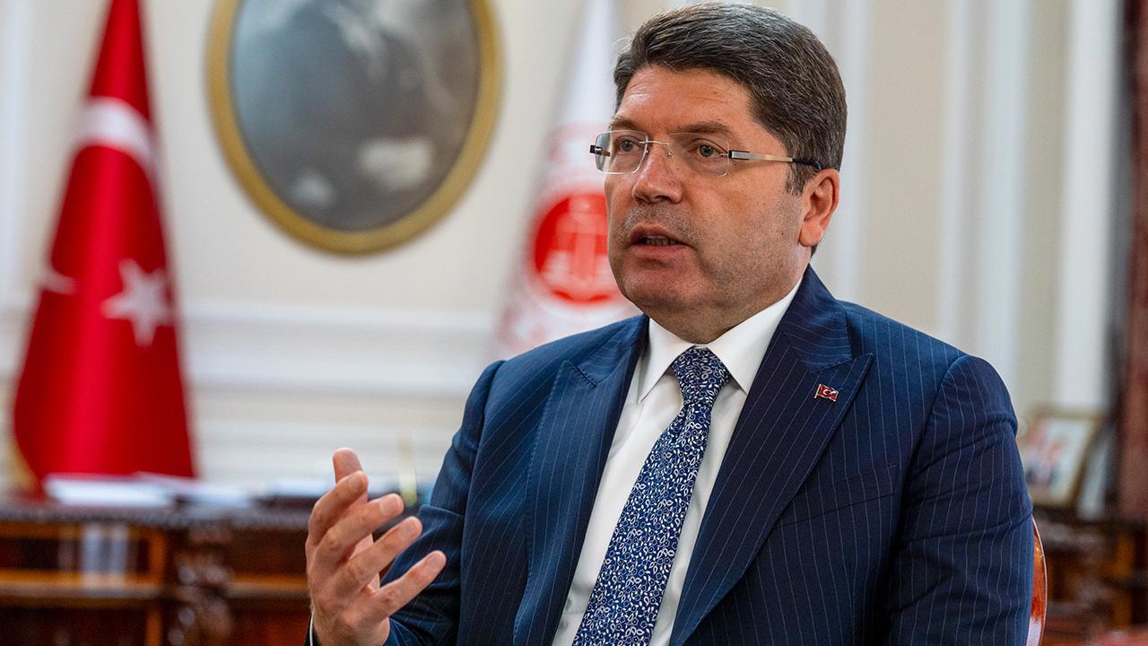 Adalet Bakanı Tunç, 'korsan metin' uyarısında bulundu
