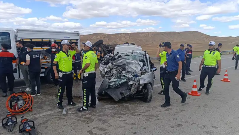 Yozgat'ta Meydana Gelen Feci Kaza: 3 Kişi Hayatını Kaybetti, 2 Kişi Yaralandı