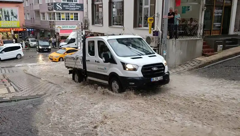10 Dakikada Gelen Sağanak, Şehri Sular Altında Bıraktı!